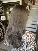 暗めグレージュ×透明感