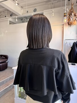 ロカ 表参道(loka) 切りっぱなしボブ/ウェットヘア[表参道/ブリーチ/ハイライト]Mai