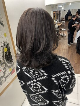 インビテーション(invitation) アッシュグレージュ×レイヤーカット 赤み消し 暗めブラウン