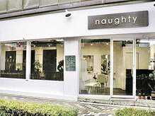 ノーティ(naughty)の雰囲気（近鉄八尾駅西口徒歩で1分！白い壁の美容室です）