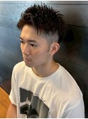 束感ショート 黒髪 ツーブロック 刈り上げ アップバング
