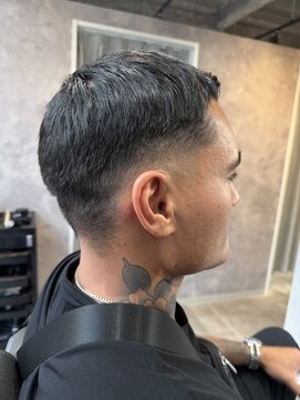メグロバーバーショップロッポンギ 目黒六(MEGURO BARBER SHOP 6PPONGI) バーストフェード