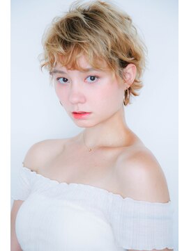 ルカ リノア(Luca lino:a) ブロンドショート：セミウエットスタイリング/ことりベージュ