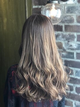 エイミー(Aimee) Aimee アッシュグレージュ×ミックスウェーブ