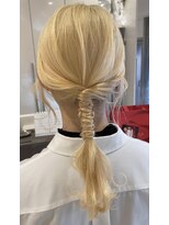 タイトヘアアレンジ
