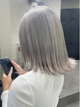 ベレーザ 渋谷(BELEZA) 2671ホワイティアッシュ外ハネボブバイカラー逆グラデーション