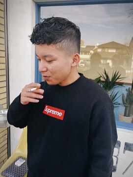 フォーコーナーズカットショップフェイビーズ 名古屋西(FourCornersCutShop favey's) メンズカット　フェード　スペインカール