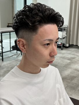 イーラ(era) リバースアップバングフェード短髪宮城リョータパーマ毛流れ