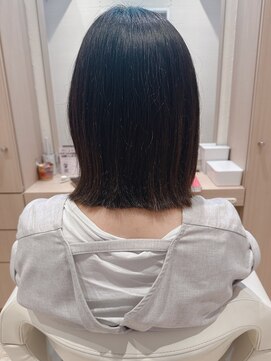 コーエン(cowen) 外ハネボブ切りっぱなしミディアム黒髪グレージュ絶壁アラフォー