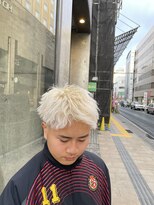 ヘアサロン アウラ(hair salon aura) スパイキーショートホワイトカラーホワイトシルバー