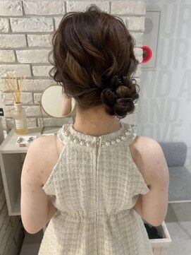 ディティカ ティア(Dityca tia) サイドシニヨン