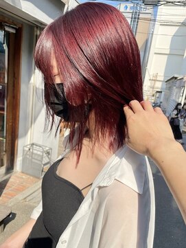 ラミエバイメルト 下北沢(lamie by melt) 毛利下北沢/切りっぱなしボブ 外はね ワインレッド ブリーチ 夏