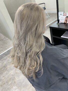 ロビィ 浦添店(LOBY) ホワイトベージュ