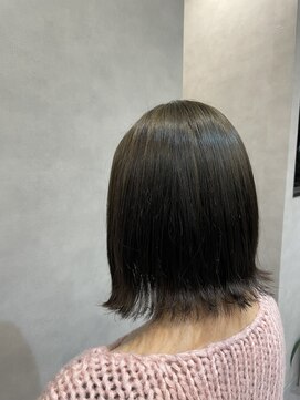 アチーブリス(achieve Liss) 大人可愛い外ハネボブ艶カラーオリーブベージュ小顔レイヤー