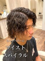 ルースト 南堀江店(ROOST)&nbsp;刈り上げセンターパート/波巻きツイストスパイラル/南堀江