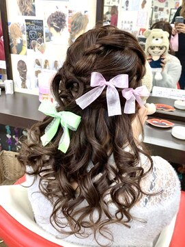 ヘアセットアップス(UP's) メチャラブリー♪『可愛いリボン＆ハートアレンジハーフアップ』