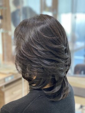 アッシュ 永福町店(Ash) 後ろ流しのミディアムレイヤー