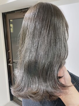 ネイヴィル(navile) ◎赤みのない透け感グレージュ