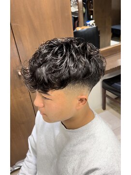 オムヘアー (HOMME HAIR) 【HOMME HAIR 佐藤】 スペインカール スキンフェード スタイル