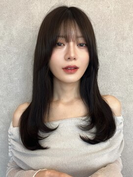 ルームバイシー 新宿(Loom. by Sea) ミディアム×暗めカラー[デザインカラー/フェイスフレーミング]