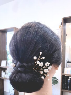 ニエラ(niella) シニヨンスタイル