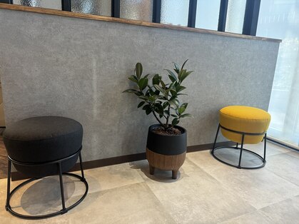 モア ヘアー ラウンジ ハザール 羽沢国大前店(moa hair lounge/ HAZZAR)の写真