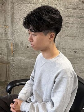 ニアウ 太田店(Niau) MEN’S HAIR/サーフカール/刈り上げセンターパート/太田