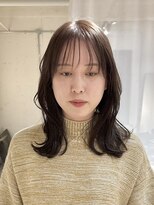 ヒト(hito) hito/ くびれレイヤーカットカラーやわらかいアッシュベージュ