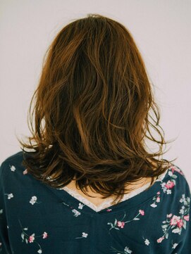 オートクチュールランコントレ(Haute Couture Rencontrer) カジュアルフェミニンなセミディ