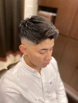 バーバーリング メソッド(BARBERING METHOD) スキンフェード×フェザーアップ