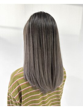 イト(ito.) 外国人風バレイヤージュ_グレージュカラー_ボブウルフ