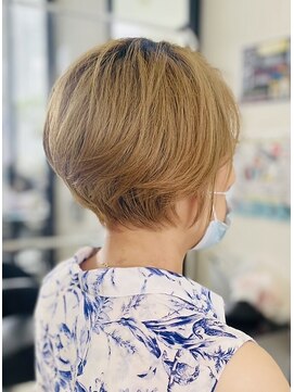 アヴソリューク(Absoluk) 丸みショート。