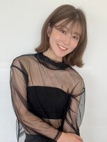 くびれボブミニウルフ透明感シルバーアッシュカールパーマ