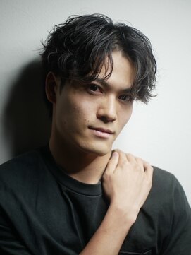 イーラ(era) スパイラルパーマミディアムセンターパート