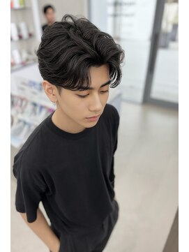 ヌードルバイコア(noodle by CoRe.gn) センターパート×ナチュラルツーブロック