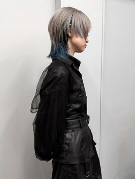 ヴァーディ オモテサンドウ(Vardy omotesando) design/ウルフ デザインカラー 水色 落ちる黒 表参道ブリーチ