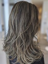 カラーラバー 日吉(color lover)&nbsp;動きのあるアッシュベージュヘア/ハイライトカラー/20代30代40代