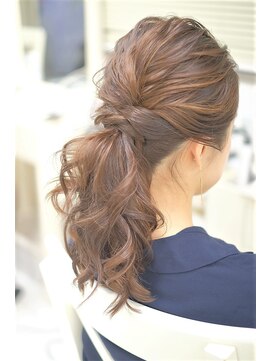 リサ 恵比寿(risa.) 手ぐし感たっぷりのローポニー