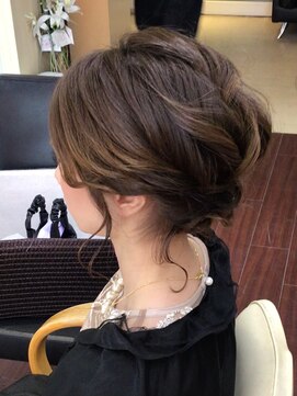 ヘアサロン ユニティ(Hair Salon Unity) 波ウェーブ夜会巻き風アップスタイル