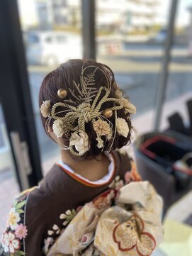 アンダーバー(UNDRvr) 成人式ヘア　ルーズシニヨン　6.1