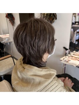 ログ(Log) 白髪ぼかしショート