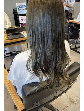 アチーブリス(achieve Liss) 毛先カーリー ブリーチカラー グリーングラデーション