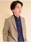 好感度の高いセンターわけパーマスタイル