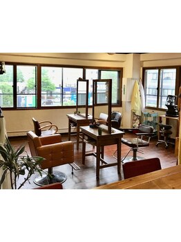 【20時まで営業】可愛いスタイルが創られていく時間も楽しんでほしい！空間を贅沢に使った4席のみのサロン