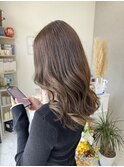 オリーブベージュ