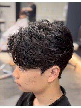 バース バイ ハピネス(BIRTH by happiness) 韓国へアカルマパーマワックスなしセンターパート黒髪ウルフ