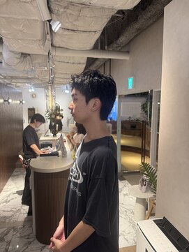 ウノプリールヴァモス(unopulir Vamos) 刈り上げツーブロなしスパイキーショート