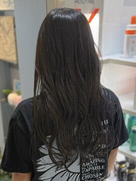 揺れる毛先がかわいい大人ガーリーレイヤー