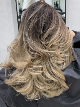 メリー オオサカ(Merly Osaka) 心斎橋/バレイヤージュ/レイヤーカット/海外レイヤー