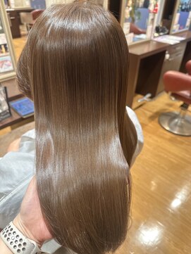 トイロ(toiro) レイヤーカットミルクティーベージュブリーチなしダブルカラー